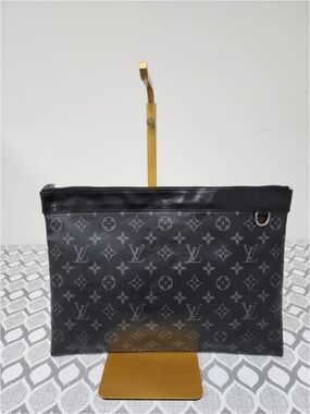 Authentic Louis Vuitton Monogram Eclipse Pochette Discovery Clutch Bag Black/Gre
